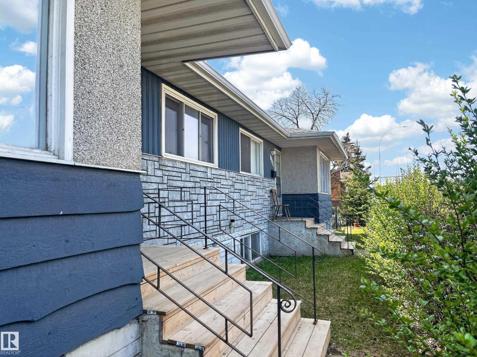 13007 / 13009 111 AV NW