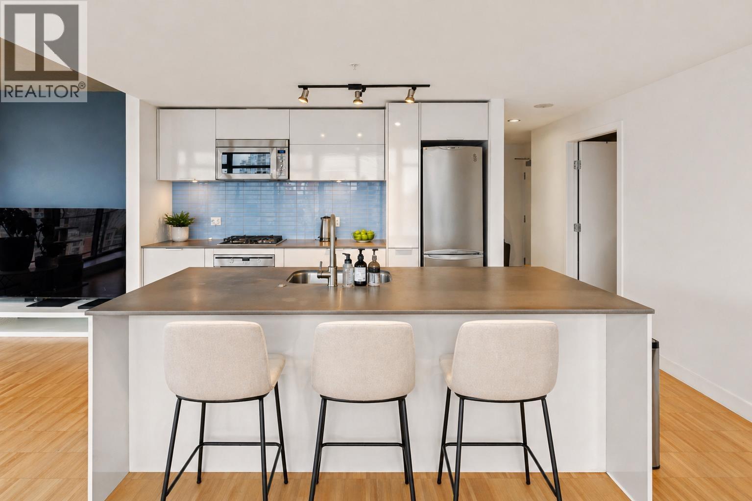 2105 108 W CORDOVA STREET