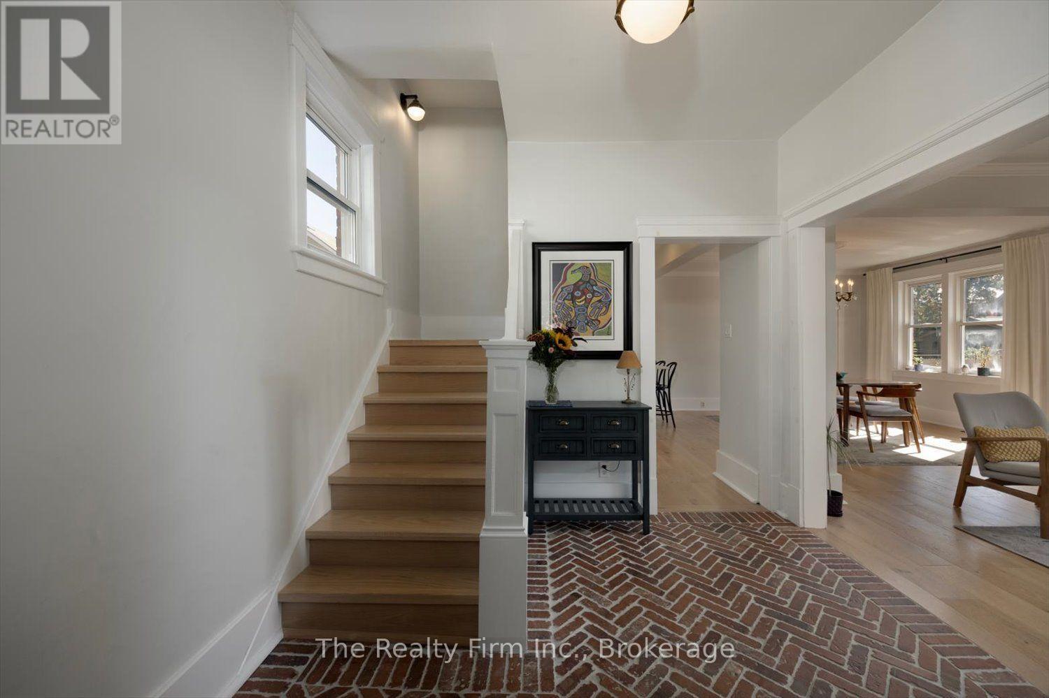 101 ST VINCENT STREET N