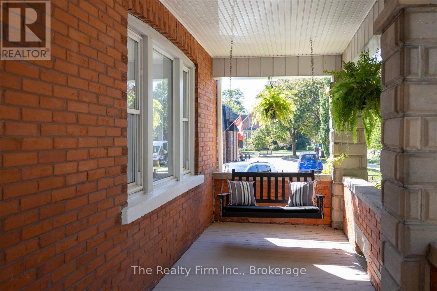 101 ST VINCENT STREET N