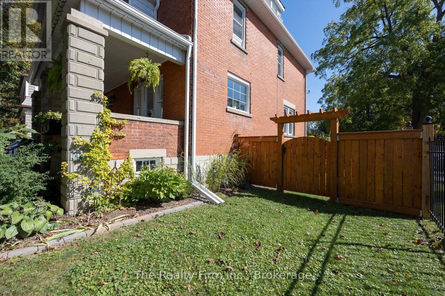 101 ST VINCENT STREET N