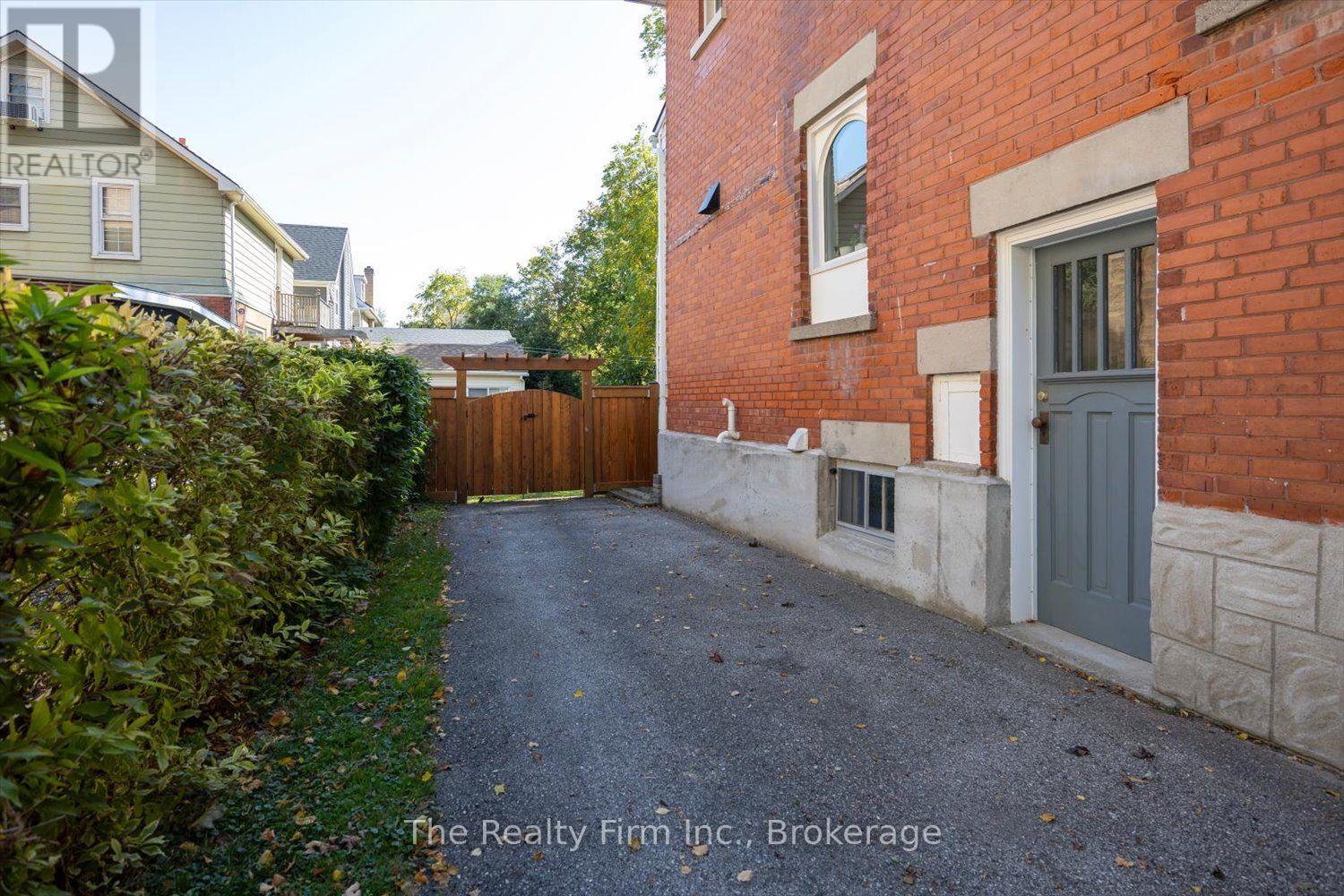 101 ST VINCENT STREET N