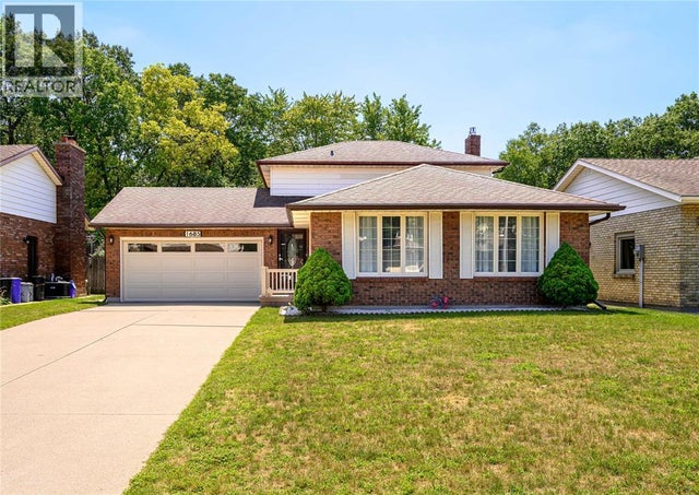 1685 TRINITY CRESCENT