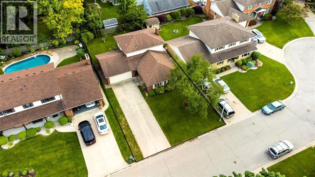 1685 TRINITY CRESCENT - Photo 4