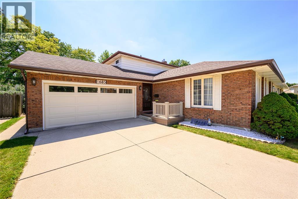 1685 TRINITY CRESCENT - Photo 3