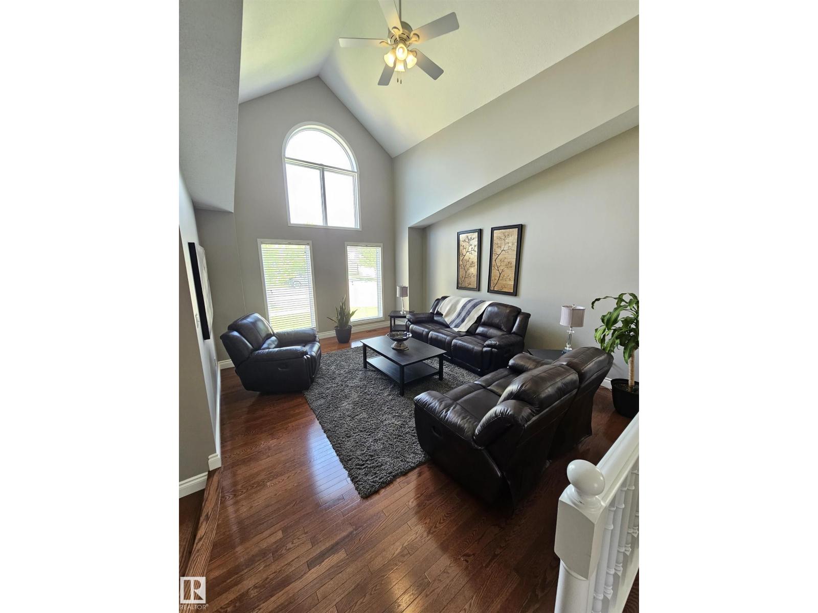 15 PAQUETTE PL