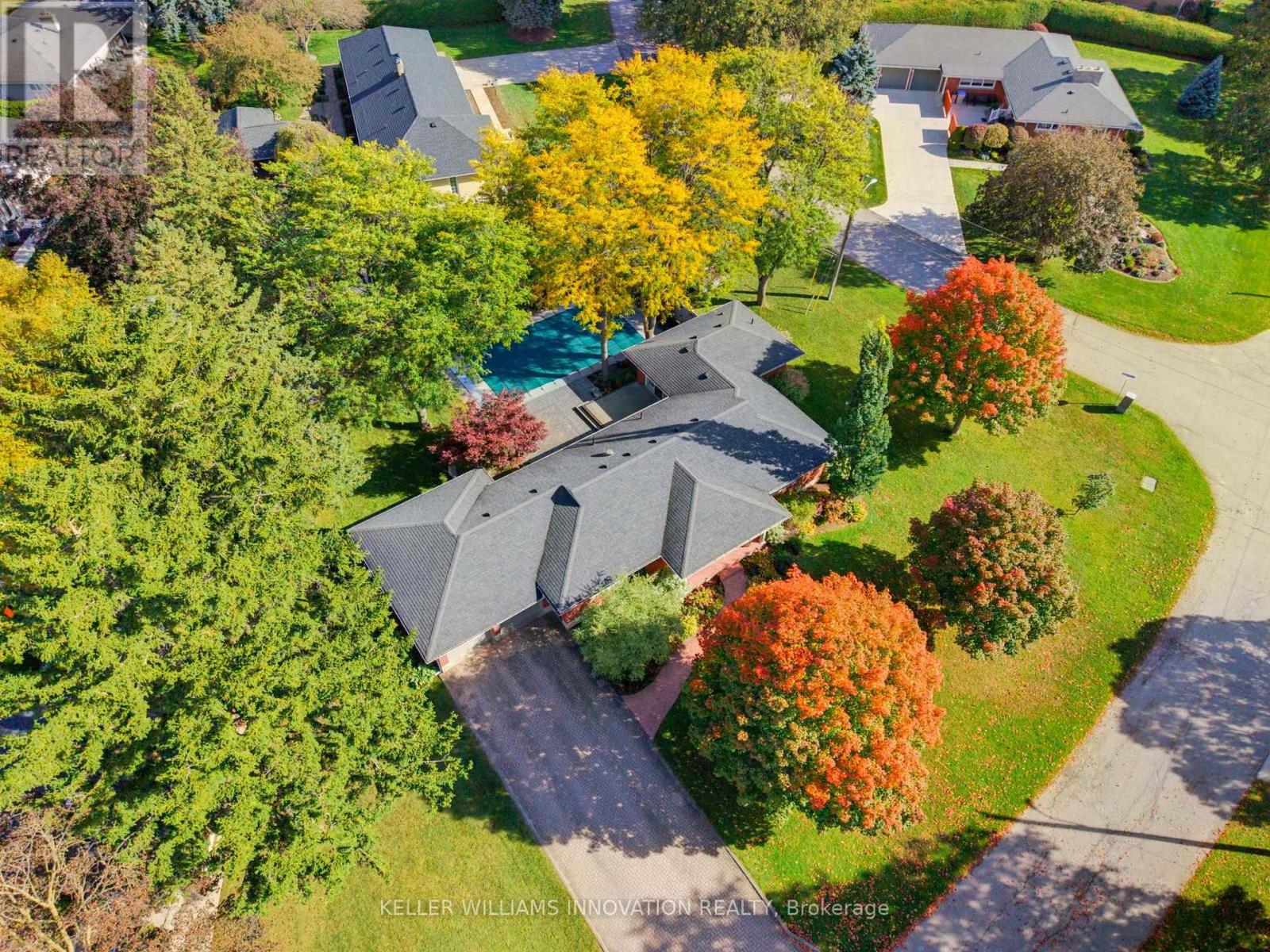 33 JACKSON CRESCENT