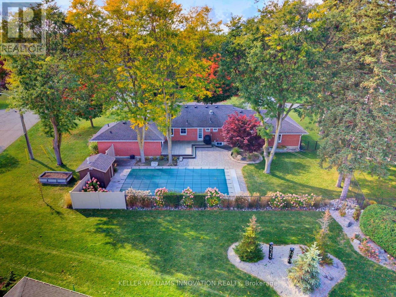 33 JACKSON CRESCENT