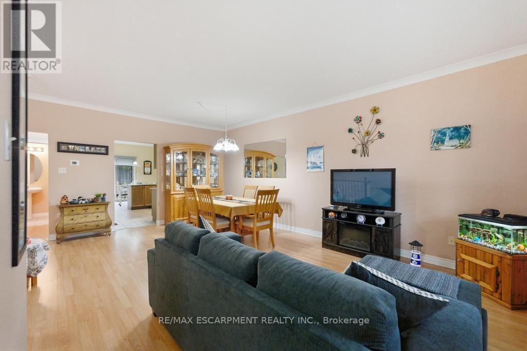 7 - 34 SOUTHBROOK DRIVE