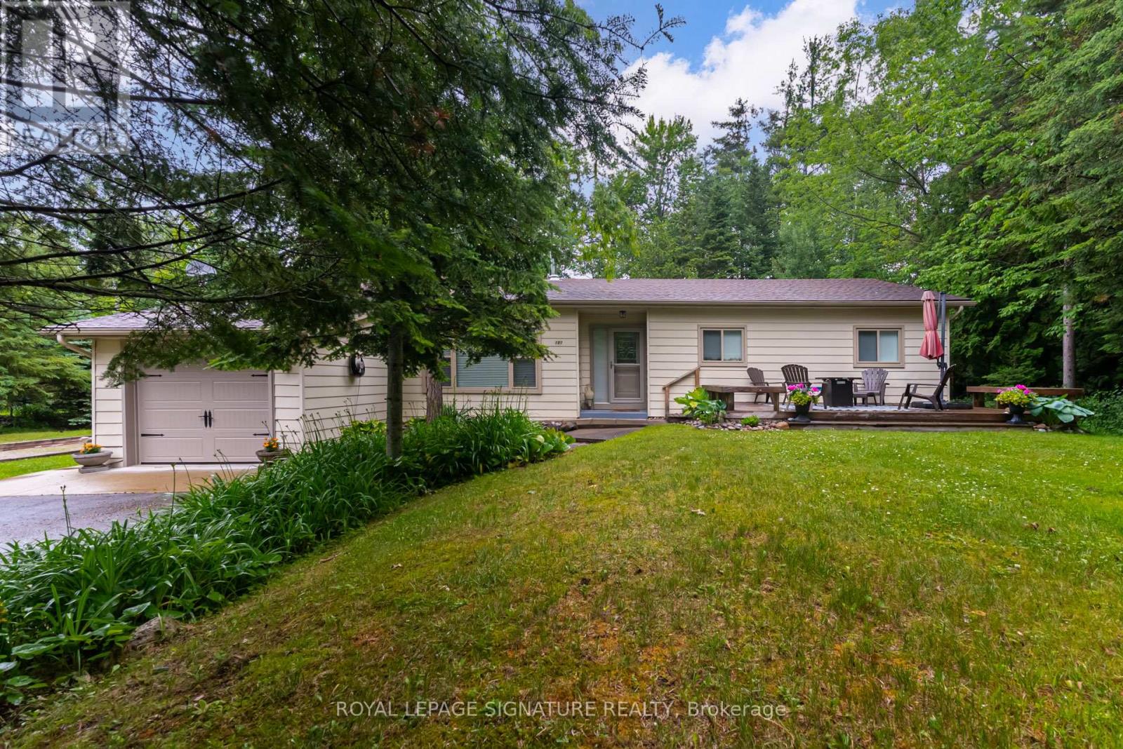 107 NICOLE BOULEVARD