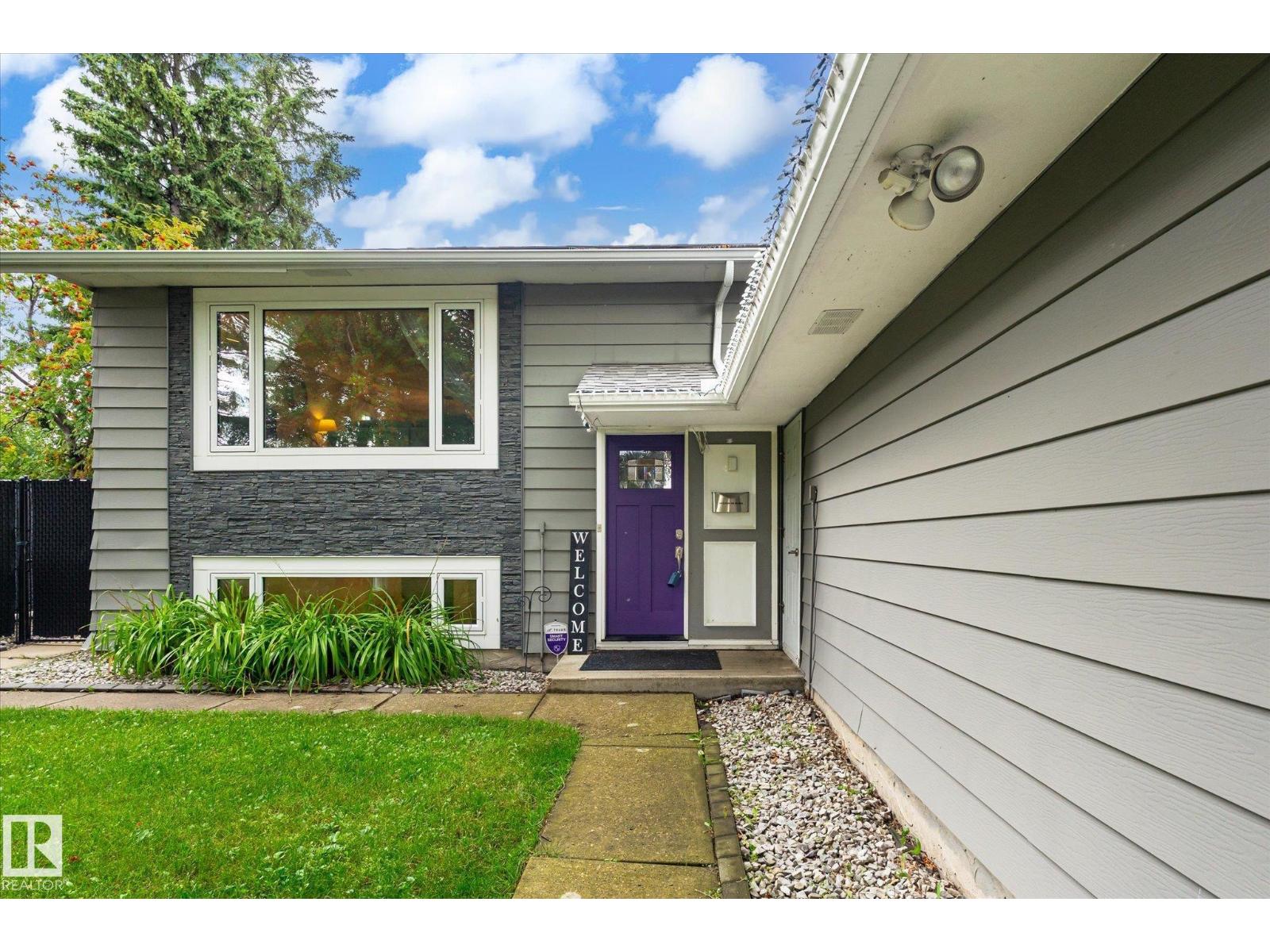3 Akins DR