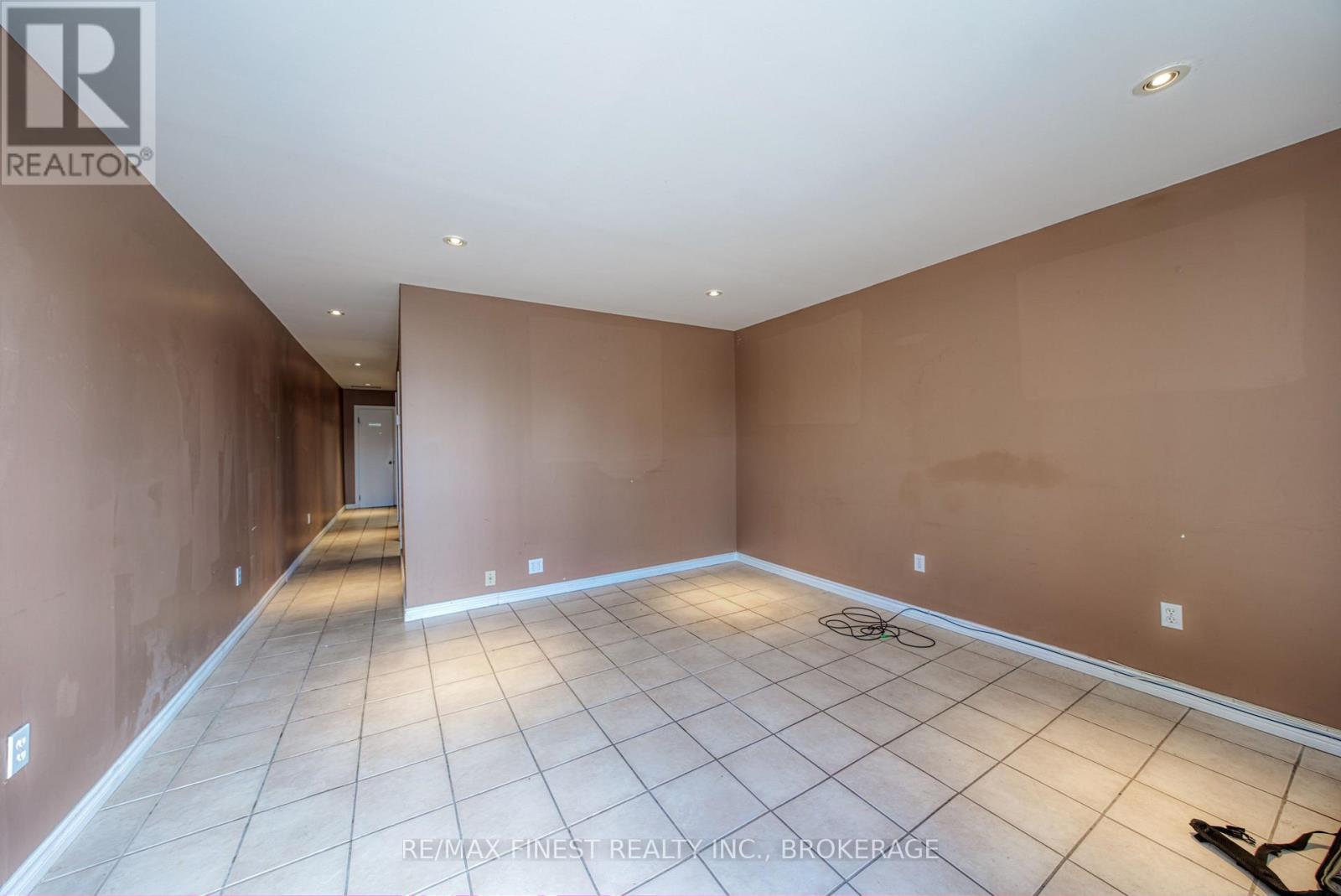 5 - 1786 BATH ROAD