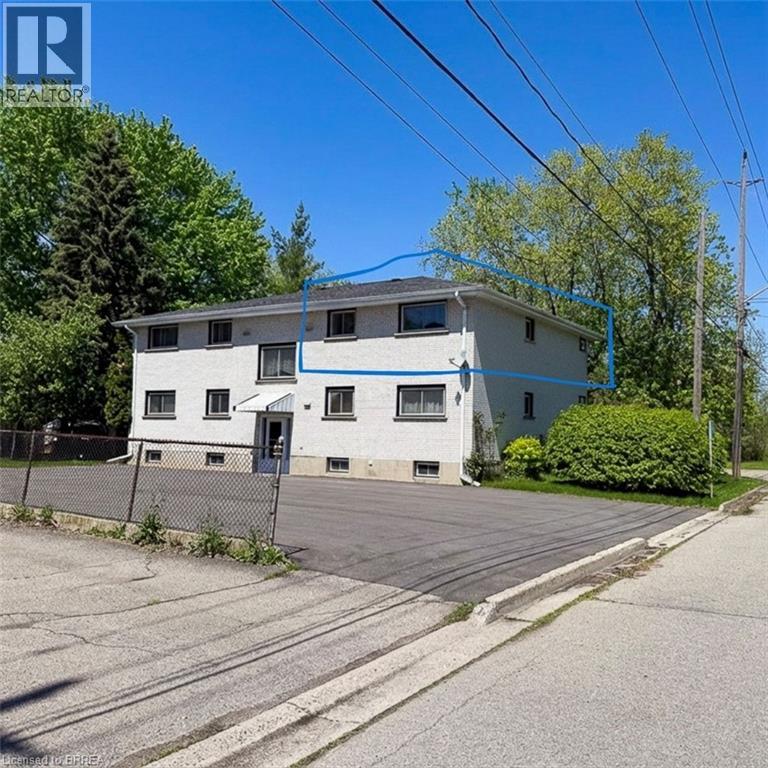 36 GRAHAM Avenue Unit# 4