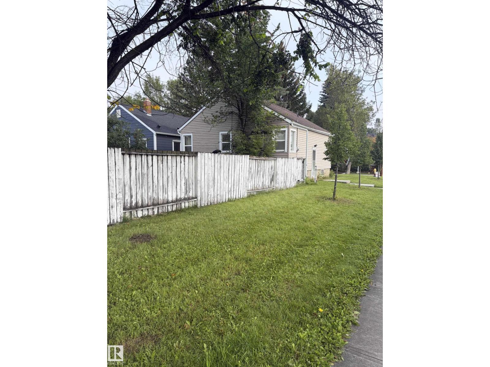 9603 83 AV NW