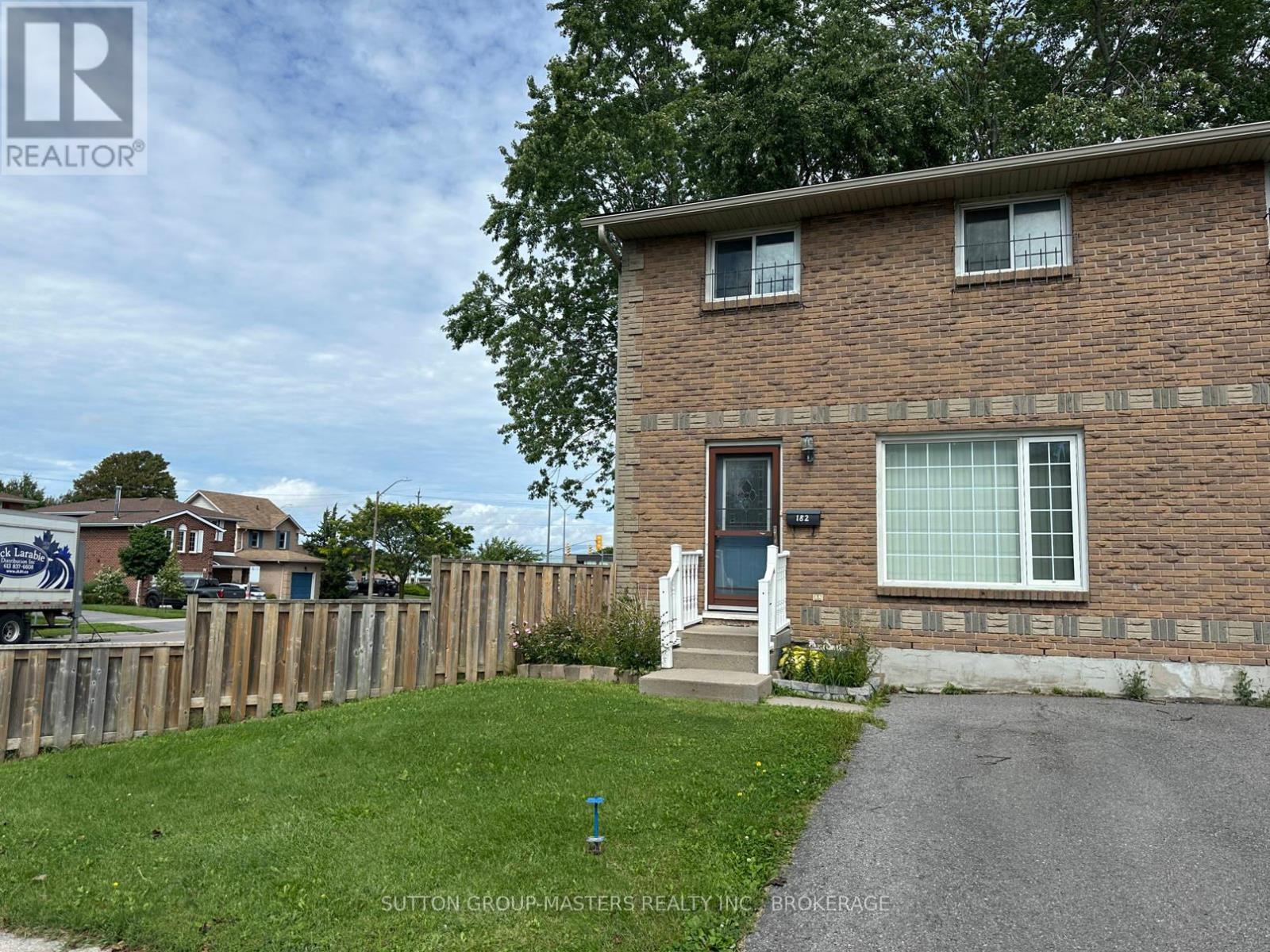 182 ROSEMUND CRESCENT