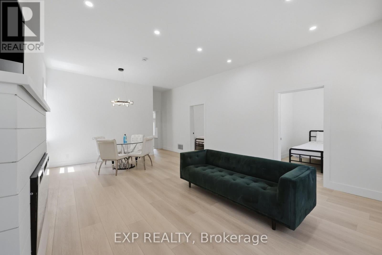 571 ELIZABETH STREET