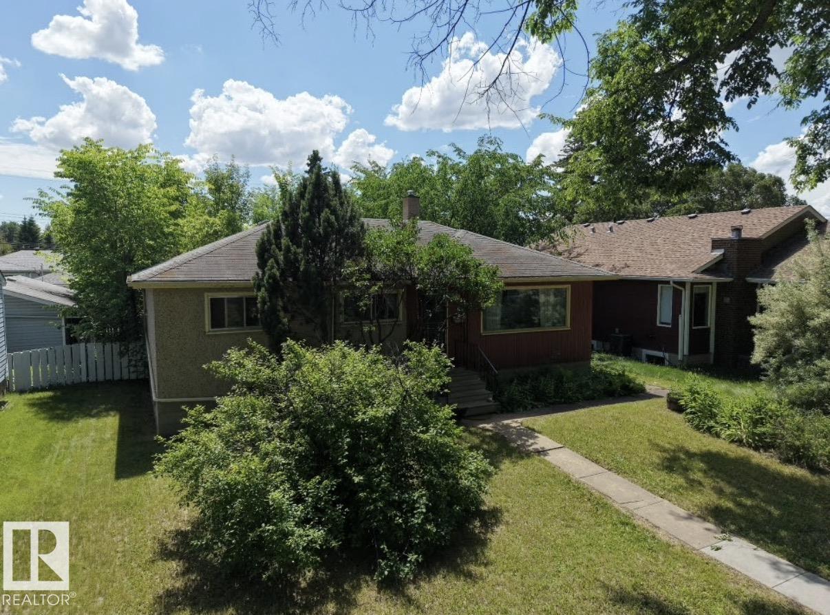 8719 67 AV NW