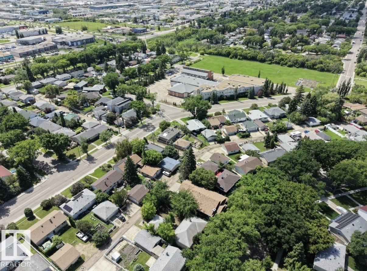 8719 67 AV NW