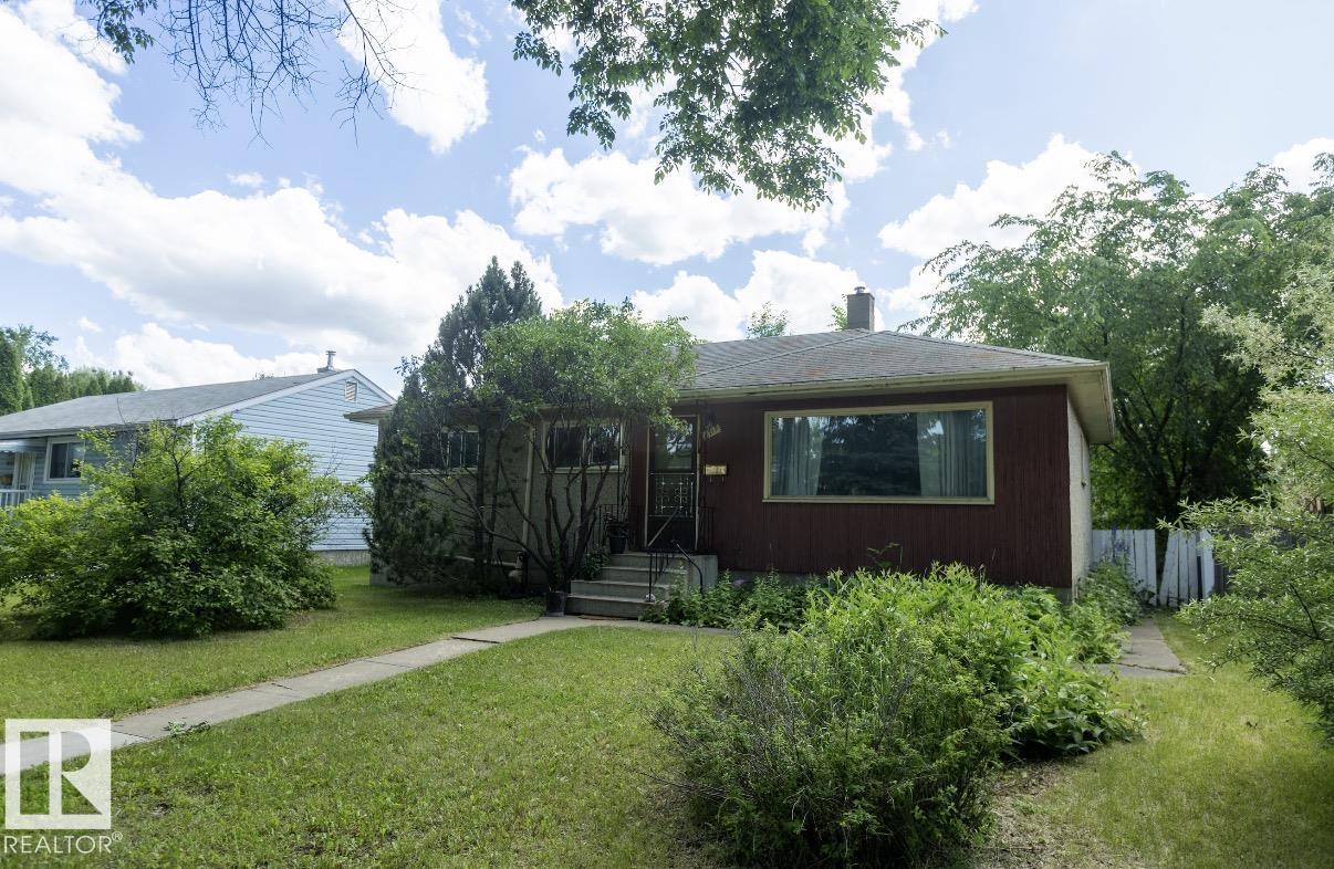 8719 67 AV NW