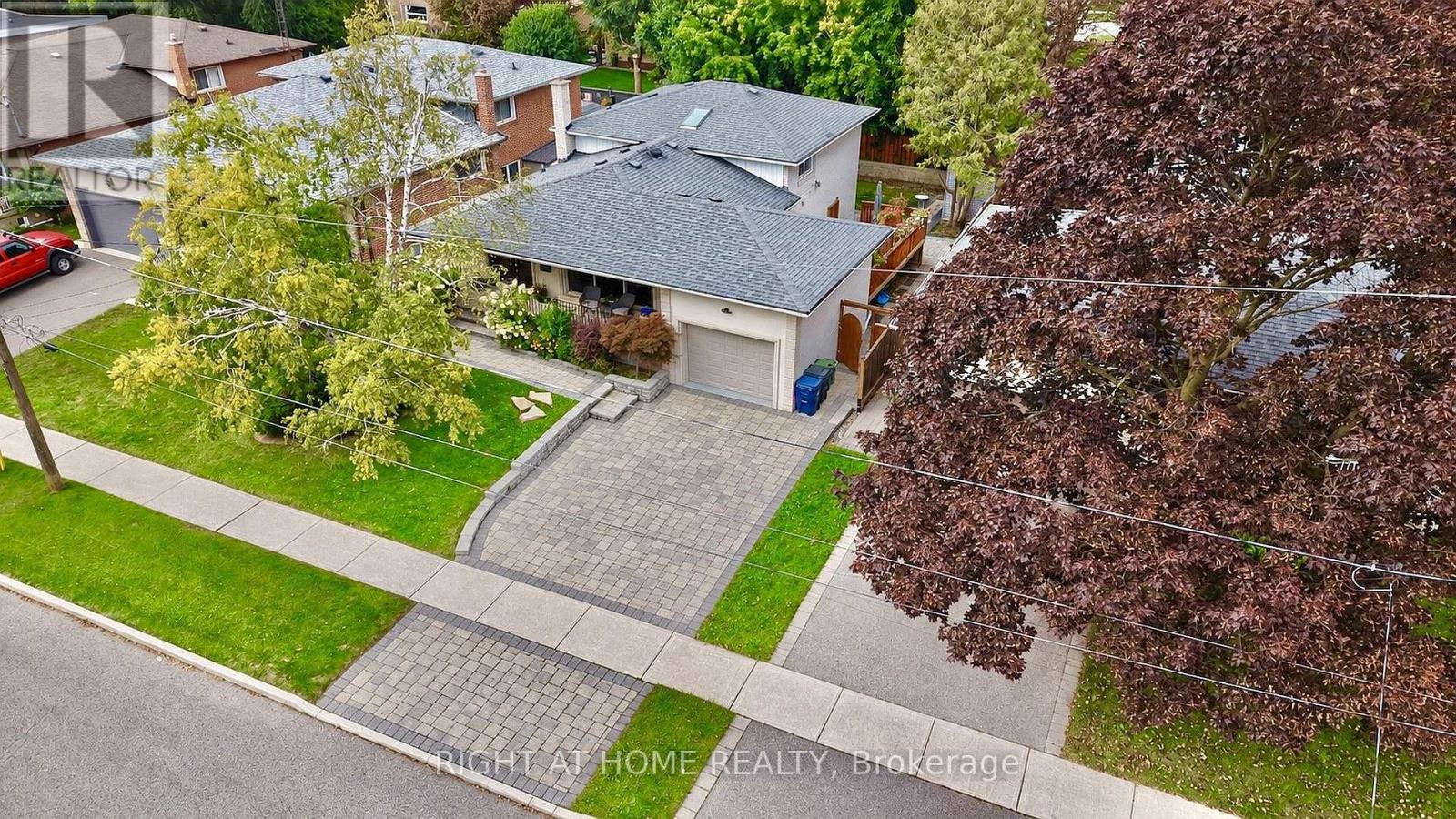 24 STONEDENE BOULEVARD
