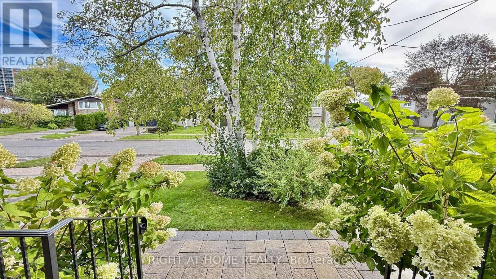 24 STONEDENE BOULEVARD