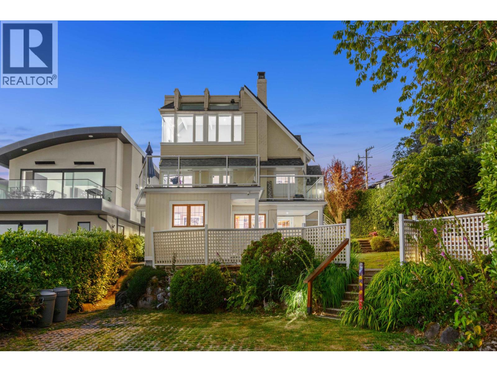 1104 ESQUIMALT AVENUE