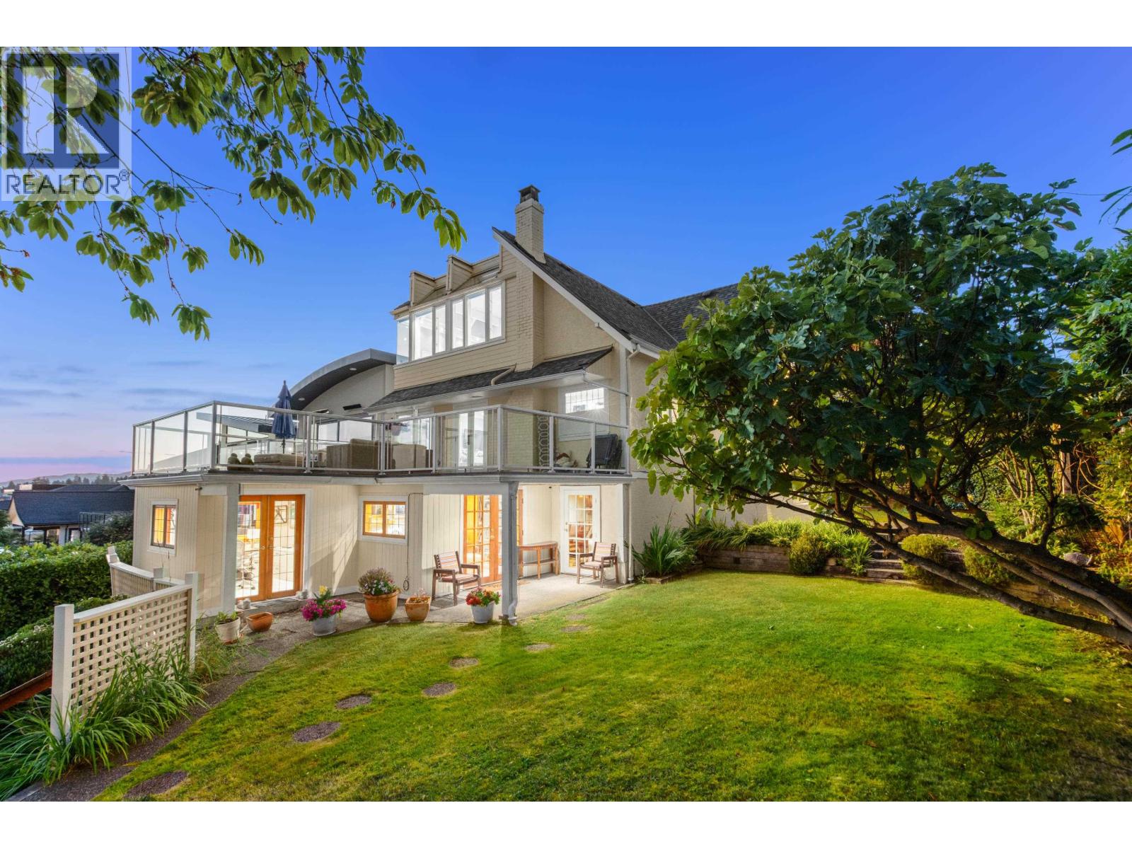 1104 ESQUIMALT AVENUE