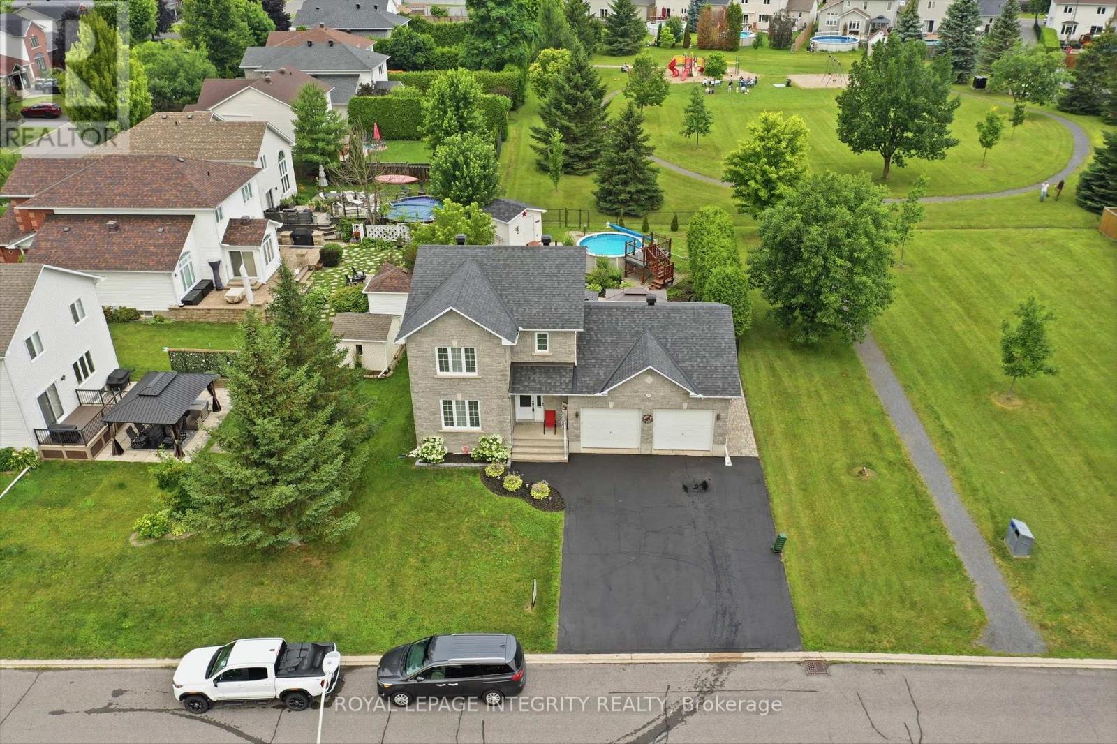 36 FRONTENAC BOULEVARD