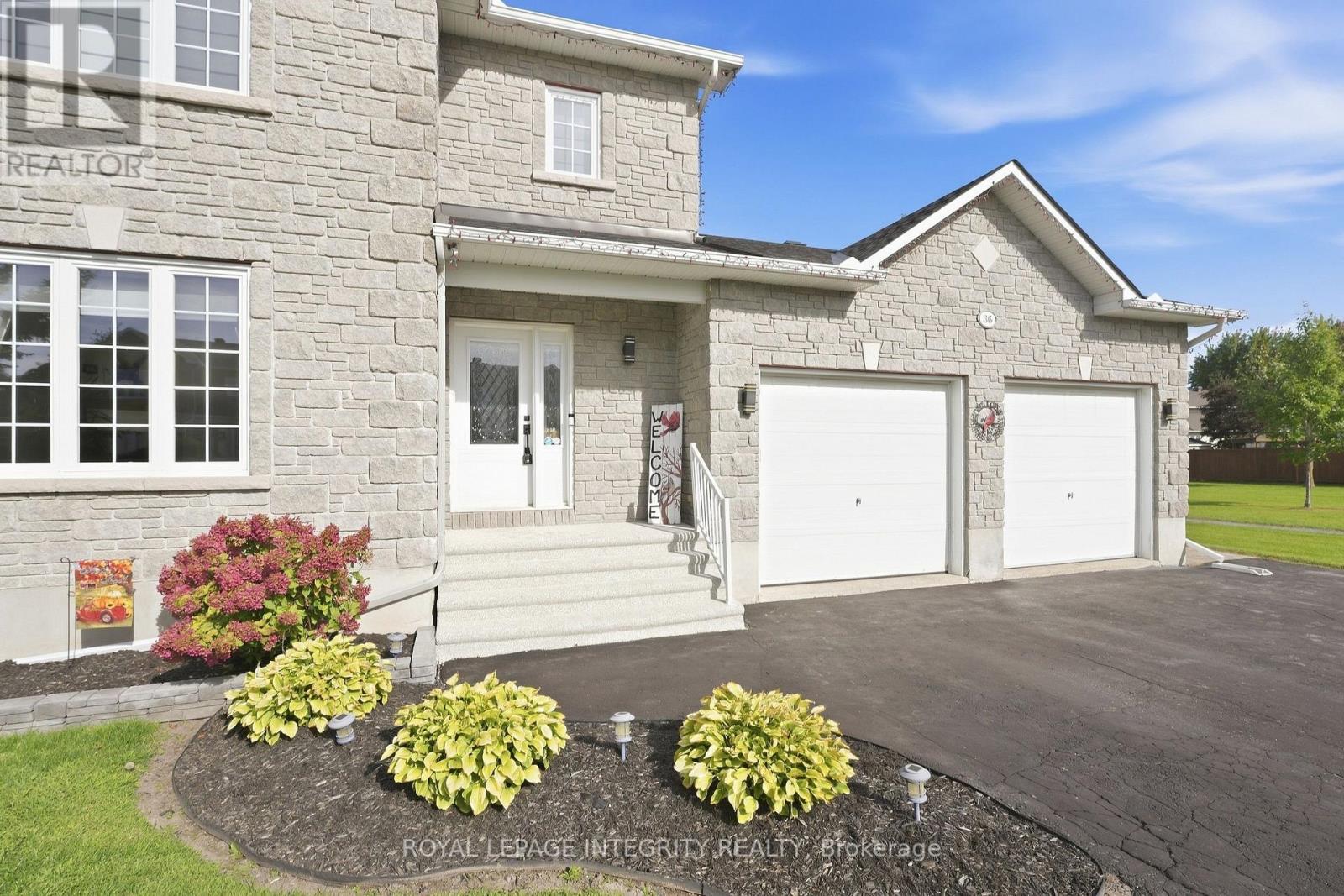 36 FRONTENAC BOULEVARD