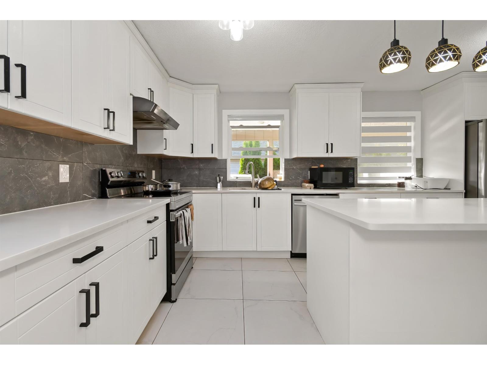 48247 YALE ROAD, East Chilliwack