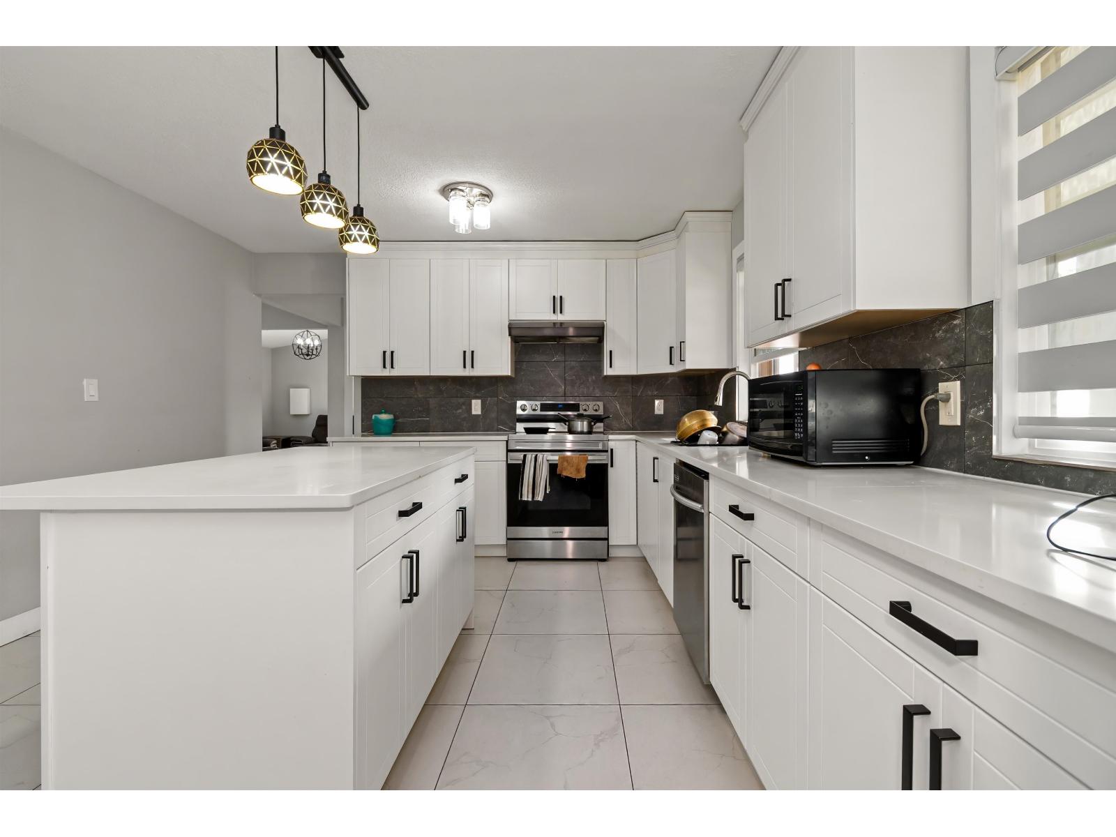 48247 YALE ROAD, East Chilliwack
