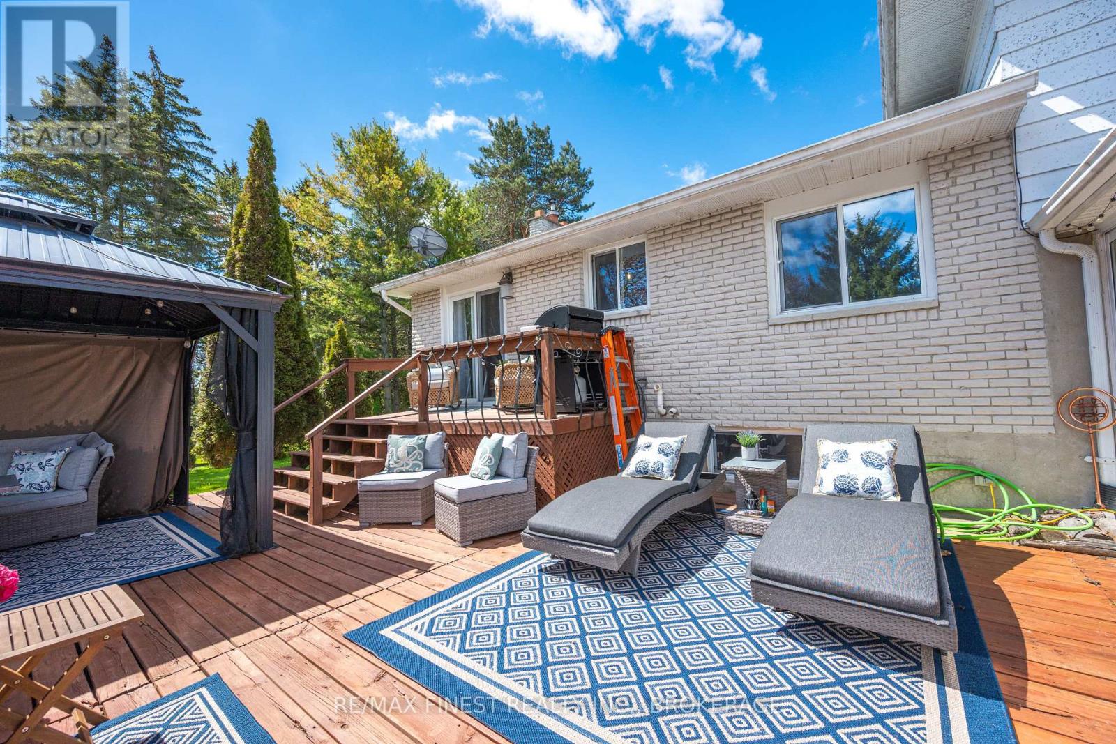 207 MEADOW CRESCENT