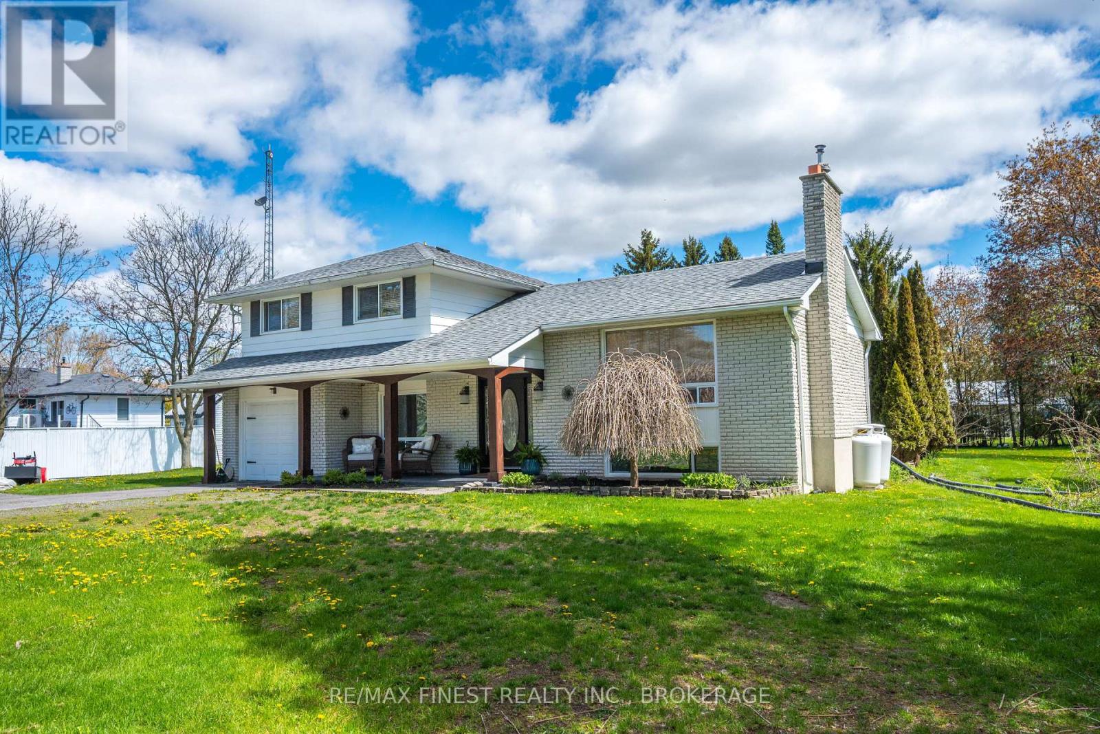207 MEADOW CRESCENT
