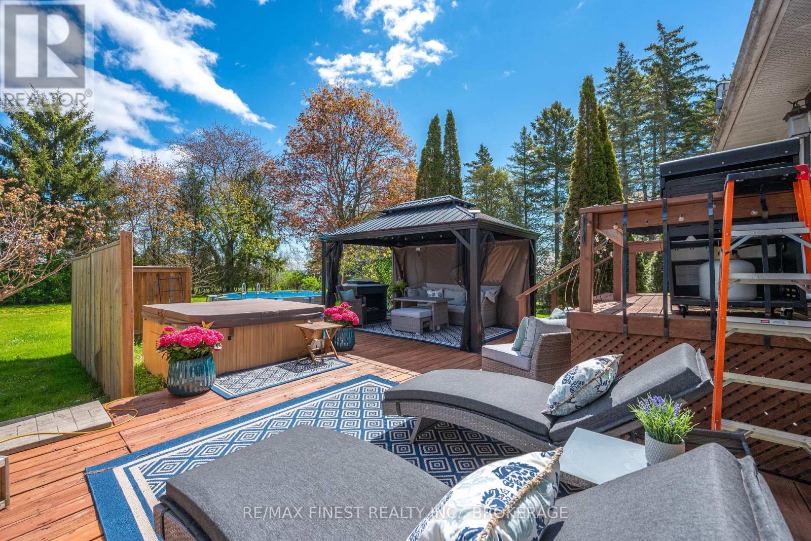 207 MEADOW CRESCENT