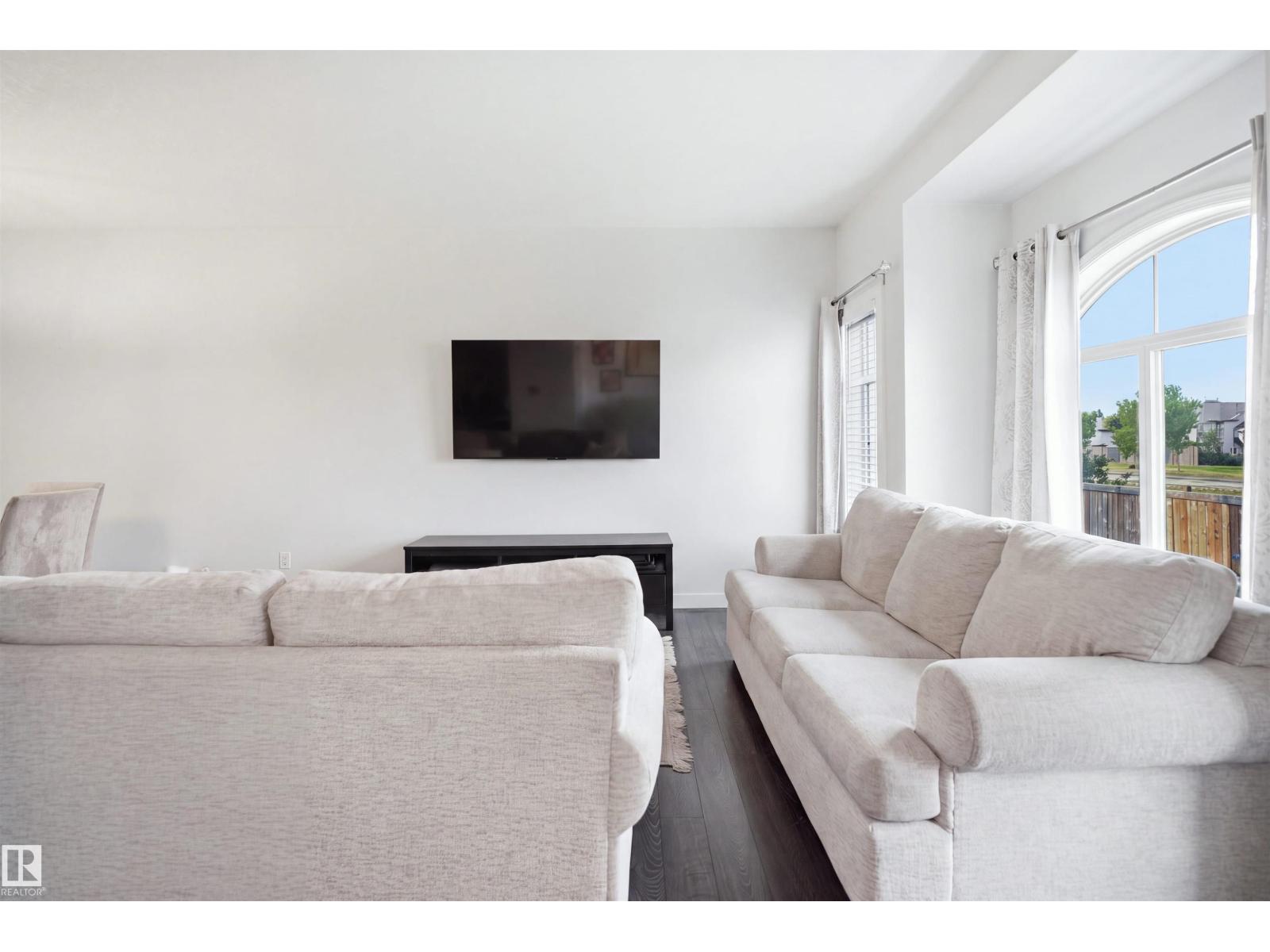 #22 723 172 ST SW