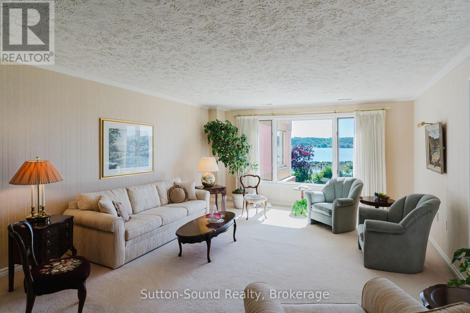102 - 2555 3RD AVENUE W