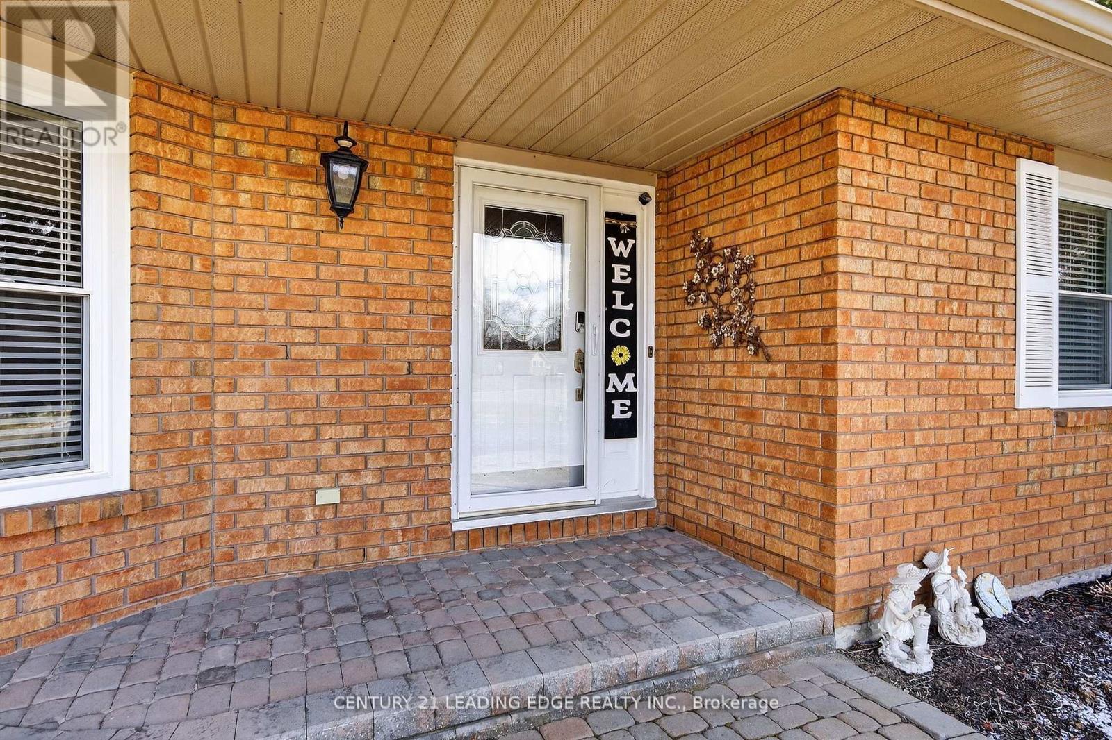 17 SANDLEWOOD TRAIL