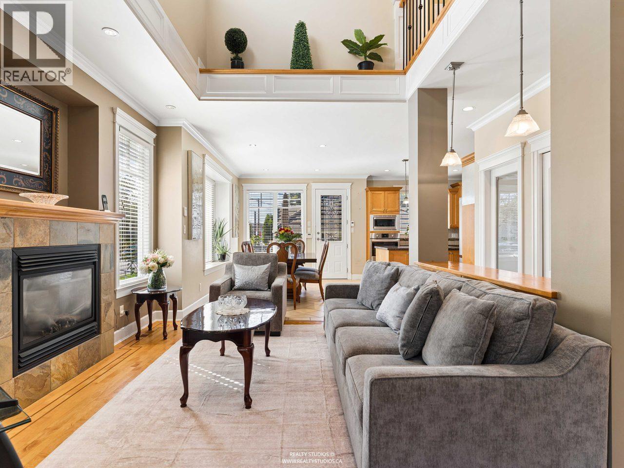 255 CARLETON AVENUE
