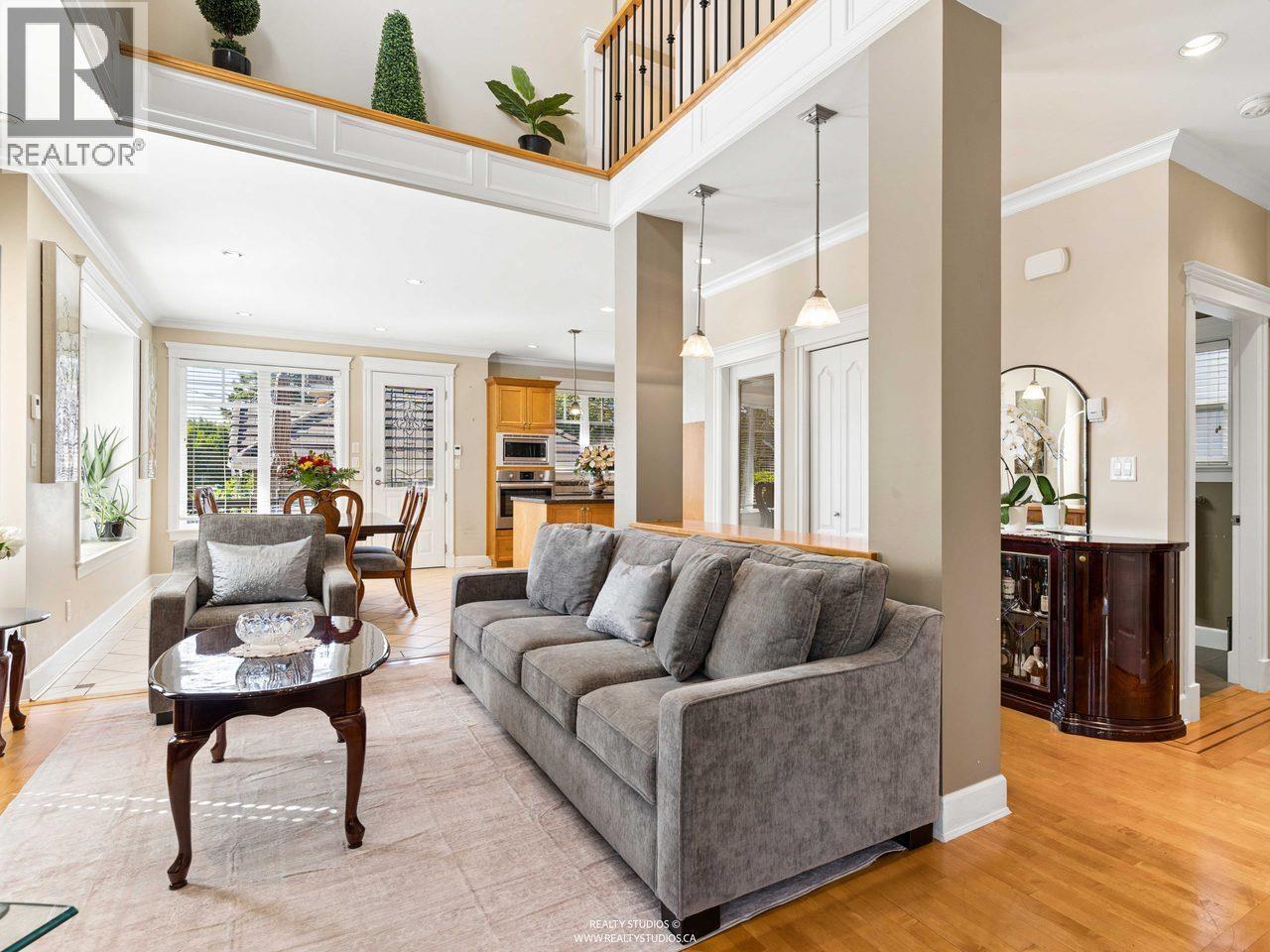 255 CARLETON AVENUE