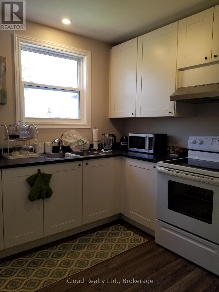 2C - 795 LAKESHORE ROAD E