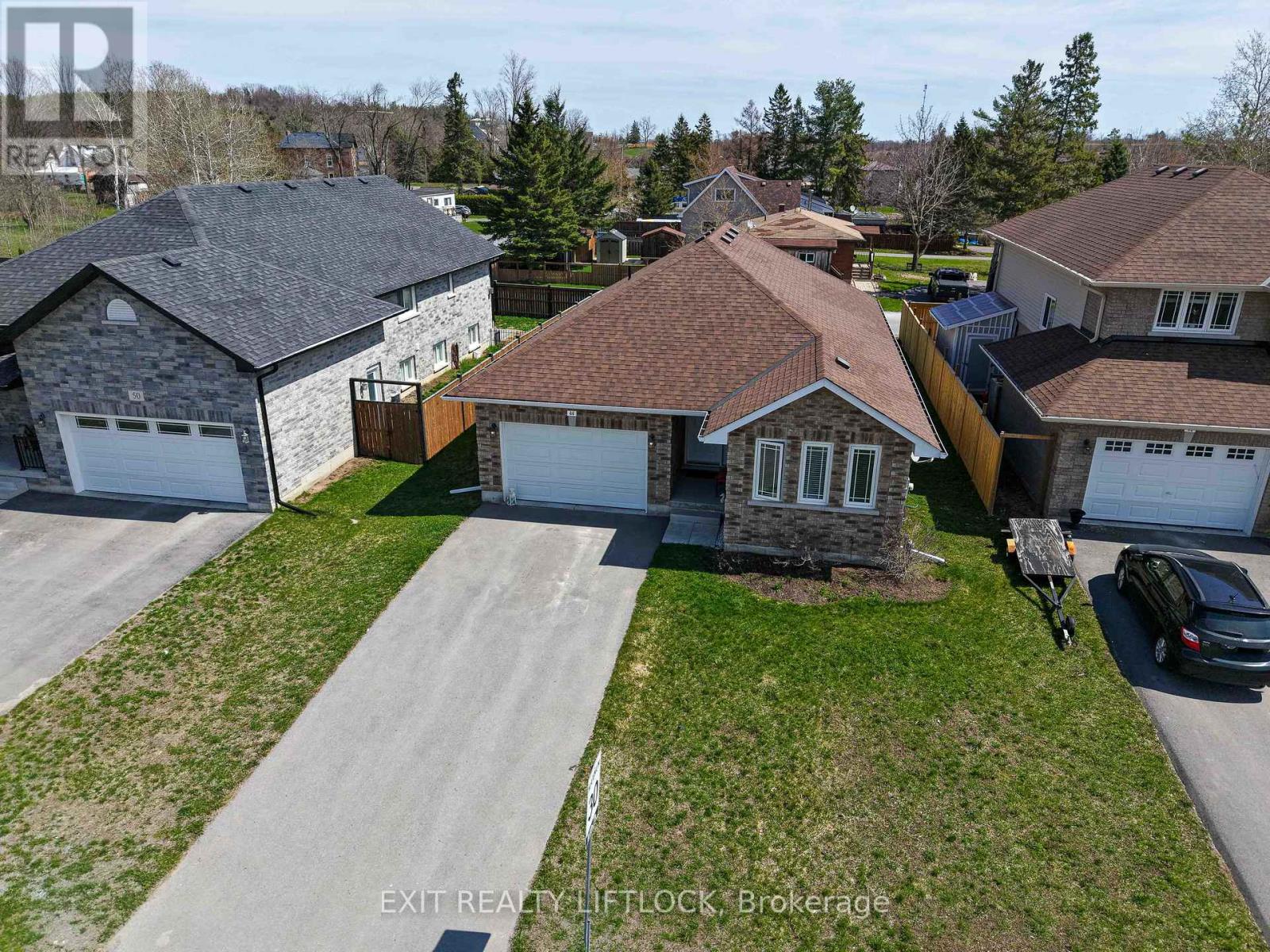 44 HELEN STREET - Photo 2