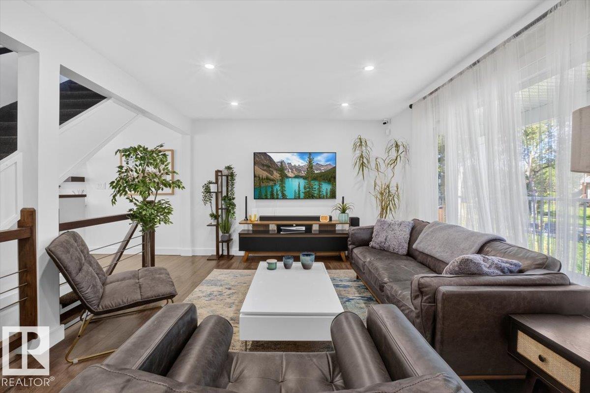 10951 62 AV NW