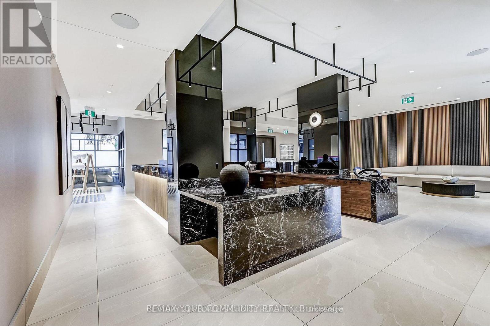 306 - 2545 SIMCOE STREET N