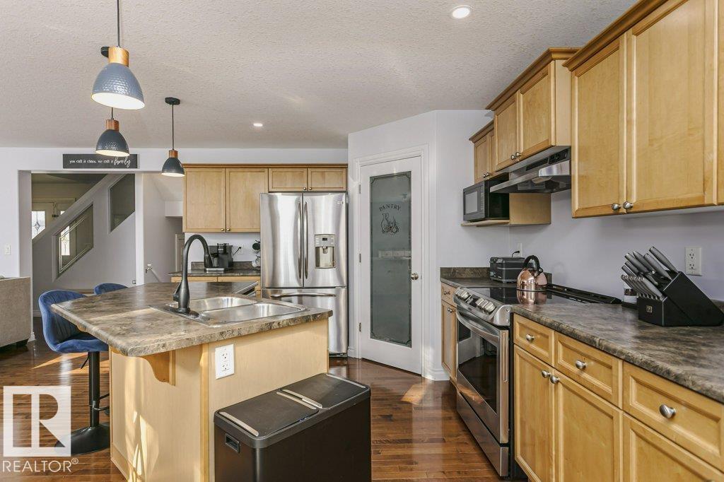 8207 96 ST