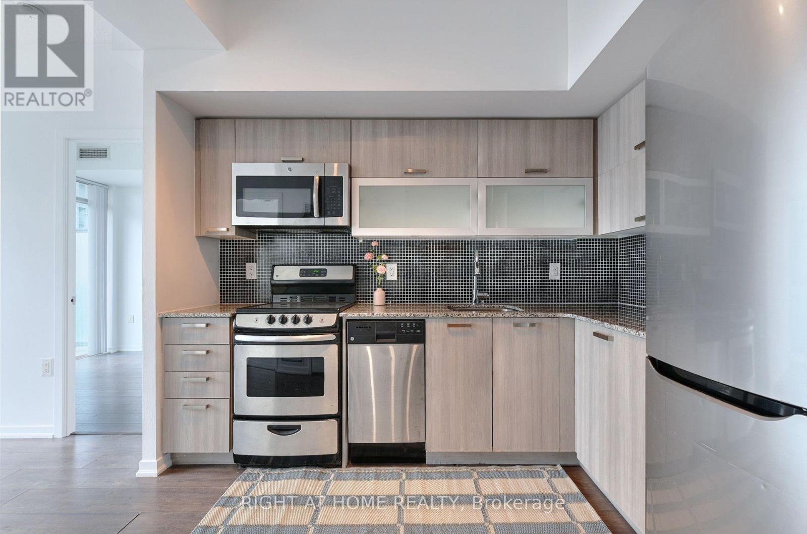 1511 - 36 LISGAR STREET