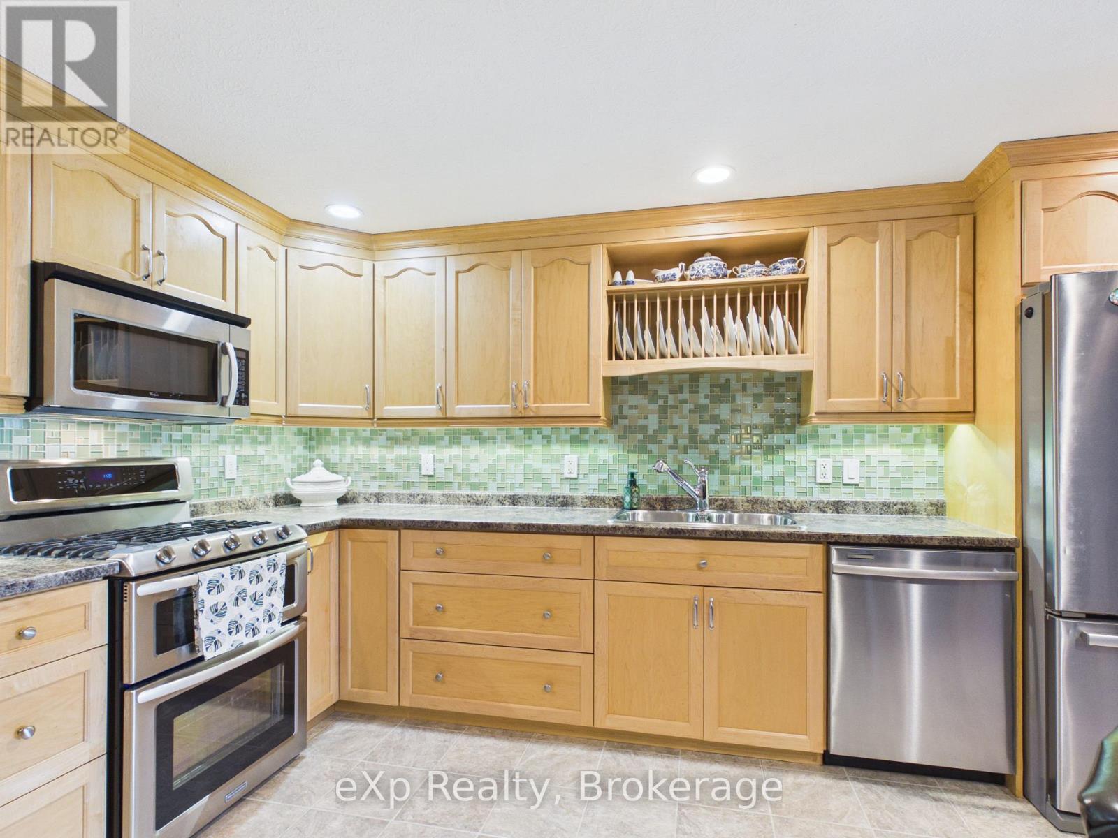302 - 125 WILLIAM STREET N