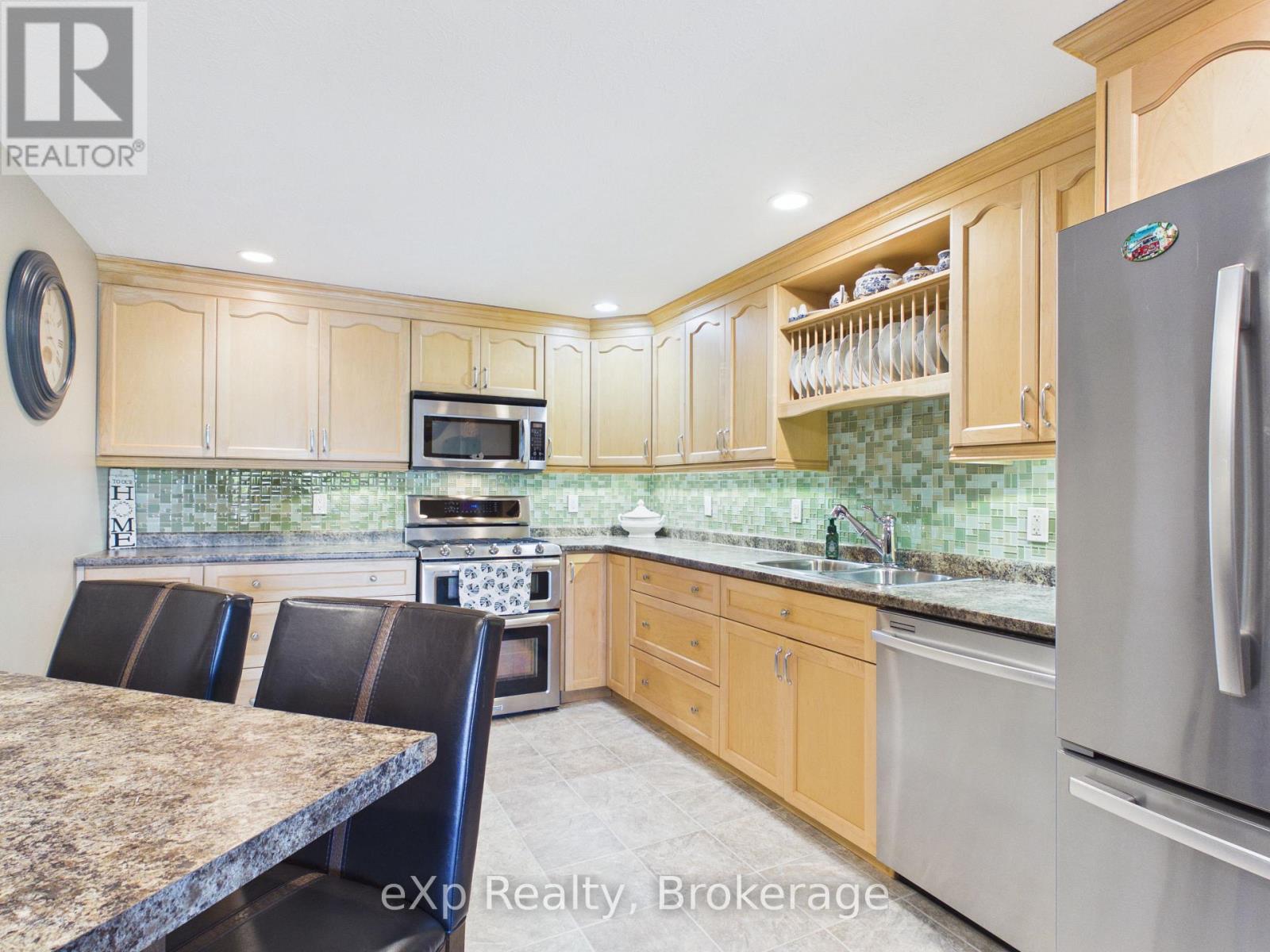 302 - 125 WILLIAM STREET N