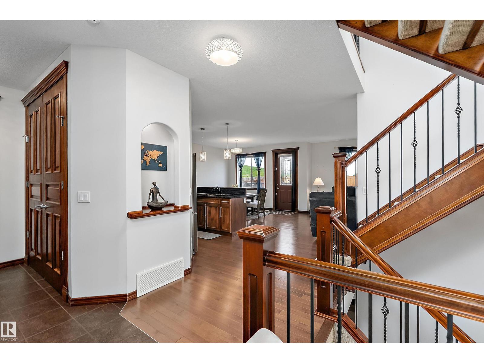 87 LAMPLIGHT DR