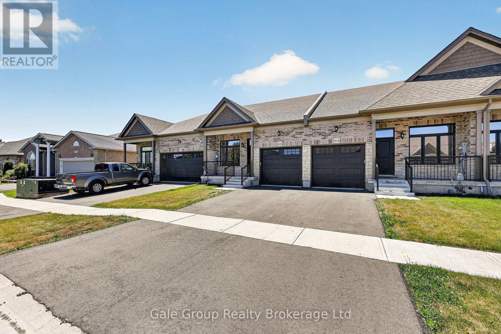 804 GARDEN COURT CRESCENT