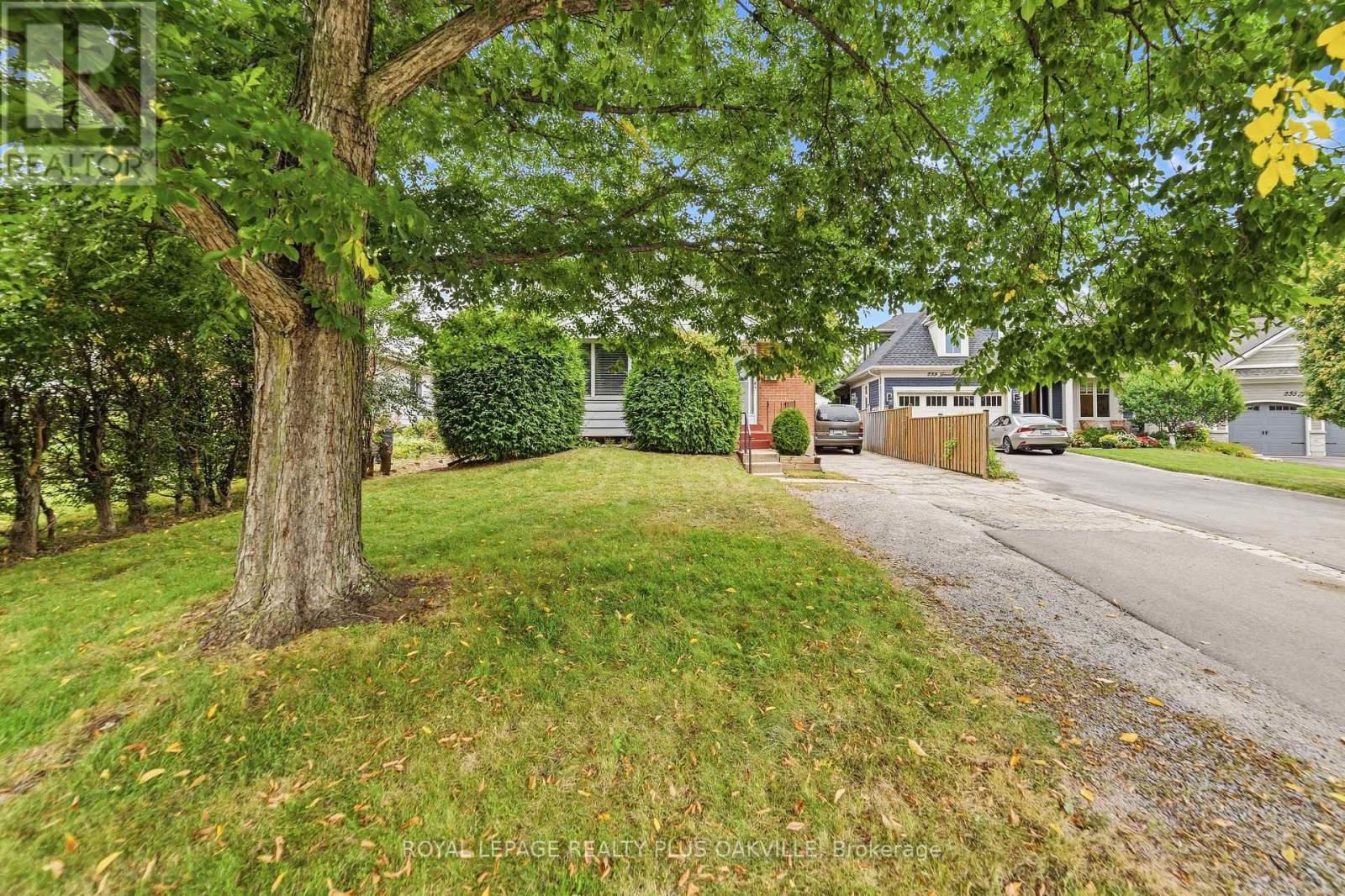 243 JENNINGS CRESCENT